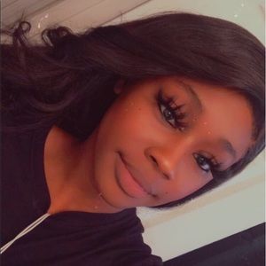 Meet your Posher, Corrine